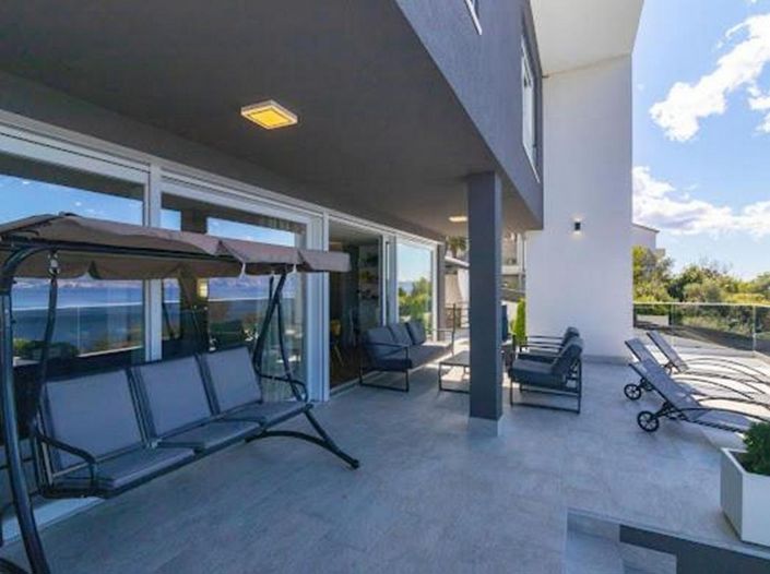 Image No.7-4 Bed Property for sale