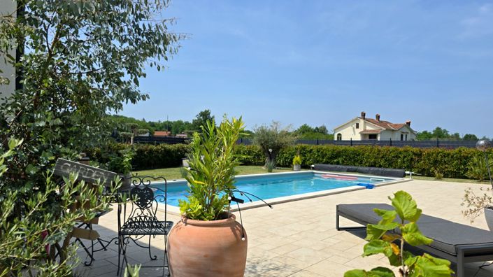 Image No.4-4 Bed Property for sale