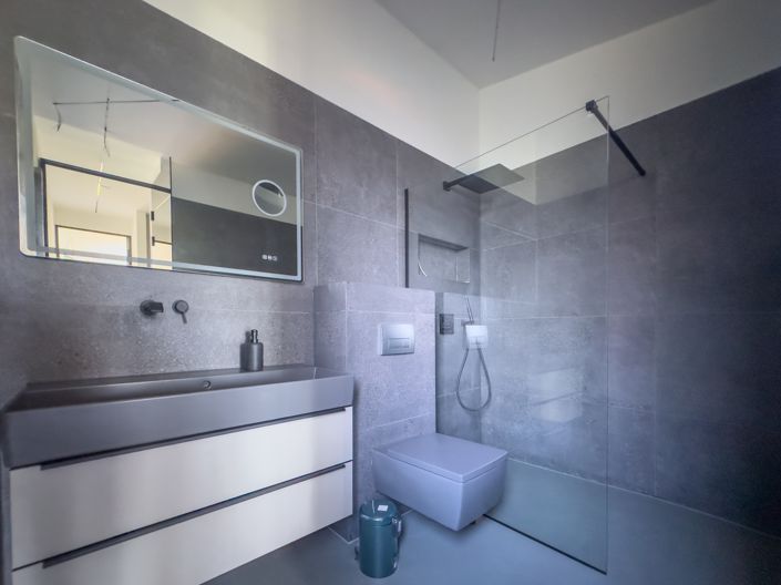 Image No.11-3 Bed Property for sale