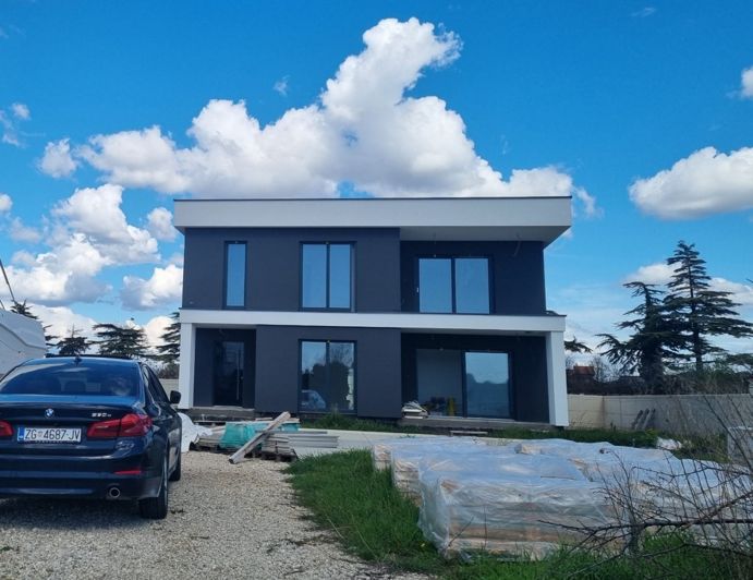 Image No.2-4 Bed Property for sale