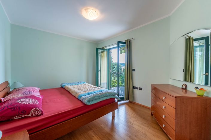 Image No.10-7 Bed Property for sale