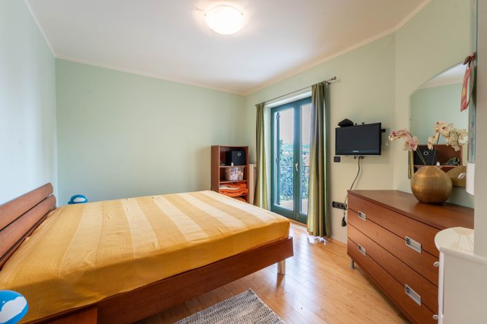 Image No.14-7 Bed Property for sale