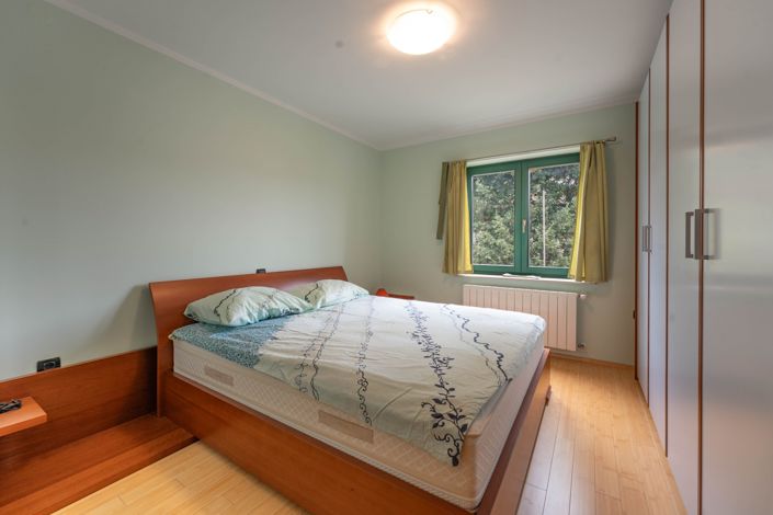 Image No.15-7 Bed Property for sale