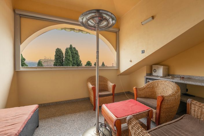 Image No.16-7 Bed Property for sale