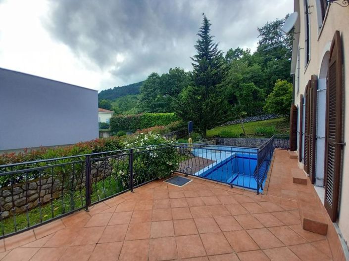 Image No.12-4 Bed Property for sale