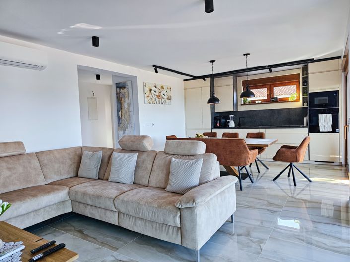 Image No.14-4 Bed Property for sale