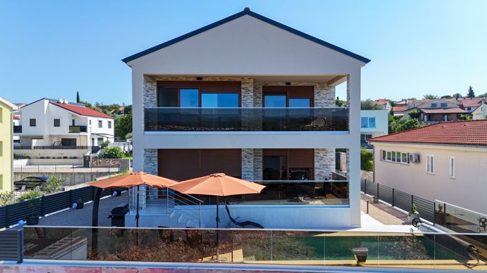 Image No.5-4 Bed Property for sale