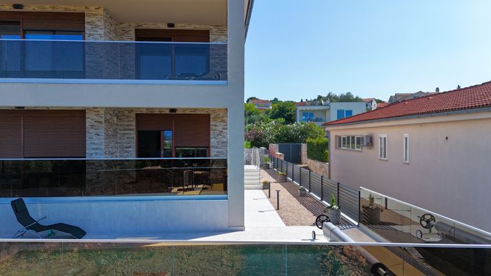 Image No.8-4 Bed Property for sale