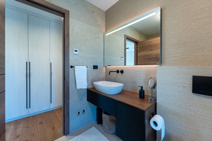 Image No.13-5 Bed Property for sale