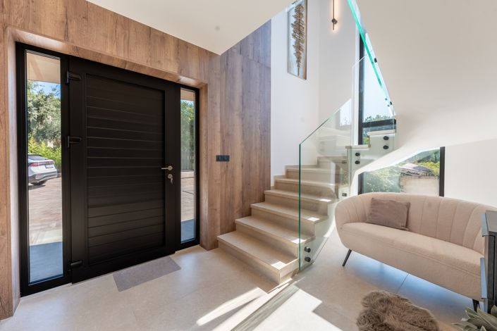 Image No.14-5 Bed Property for sale