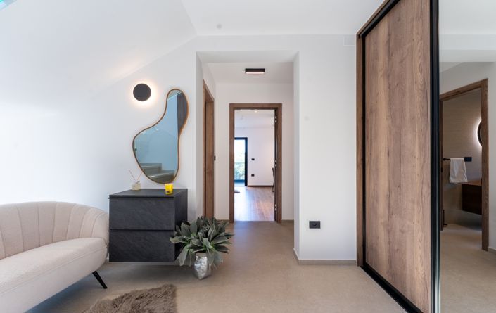 Image No.15-5 Bed Property for sale