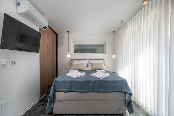 Image No.12-4 Bed Property for sale