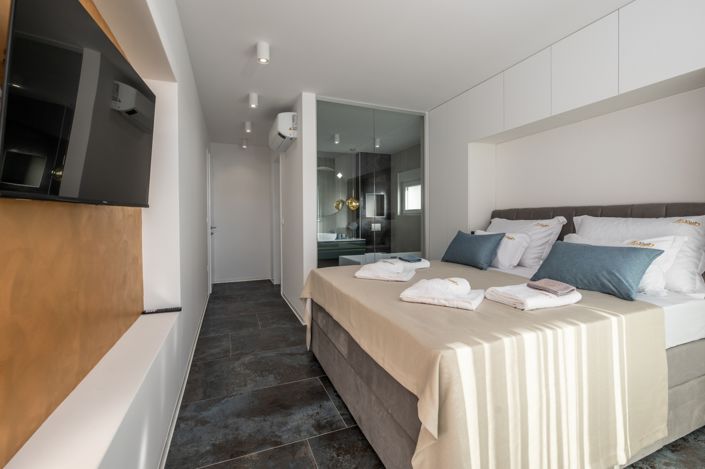 Image No.19-4 Bed Property for sale