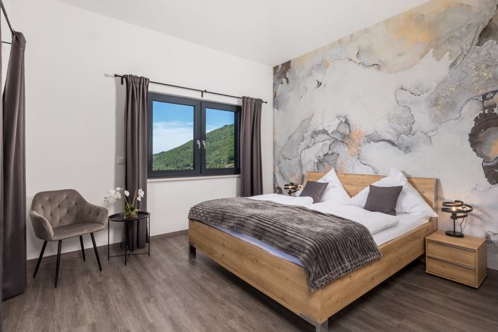 Image No.12-4 Bed Property for sale