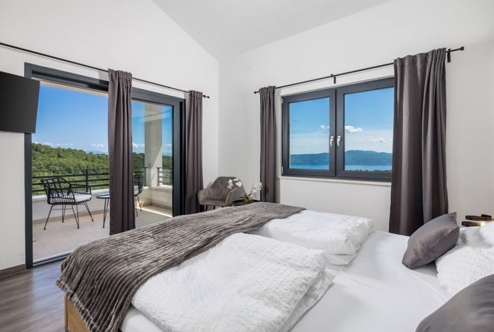 Image No.13-4 Bed Property for sale