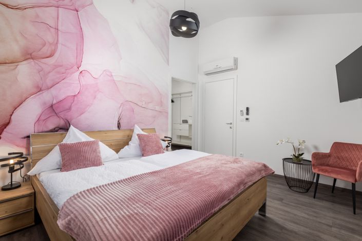 Image No.17-4 Bed Property for sale