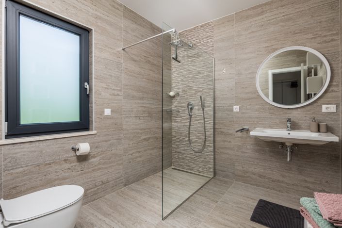 Image No.18-4 Bed Property for sale