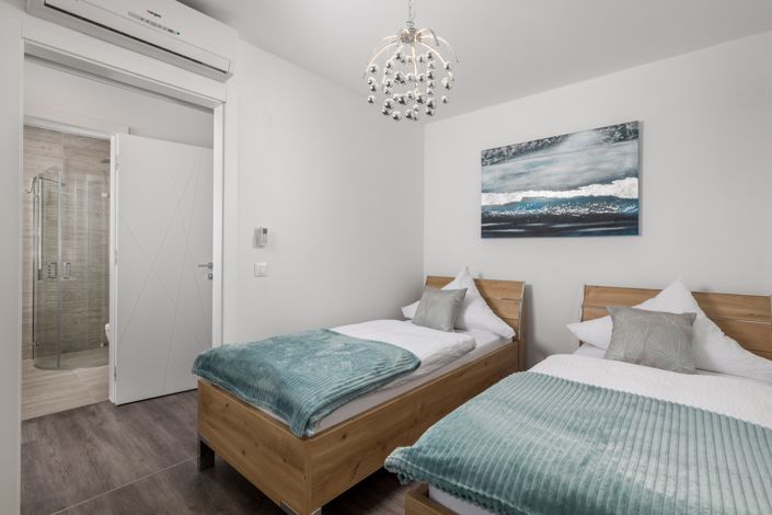 Image No.24-4 Bed Property for sale