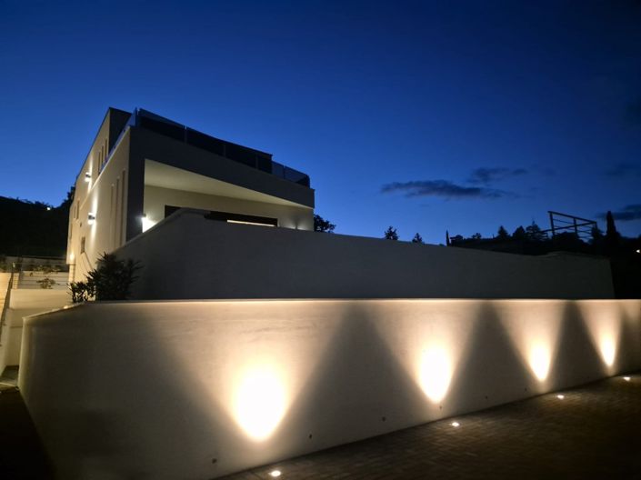 Image No.12-5 Bed Property for sale