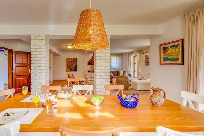 Image No.13-4 Bed Property for sale