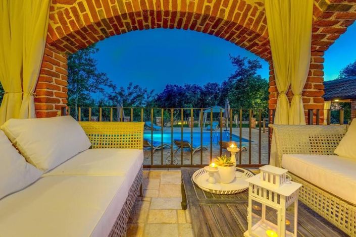 Image No.21-4 Bed Property for sale