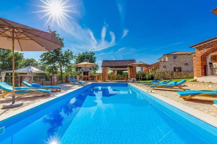 Image No.4-4 Bed Property for sale