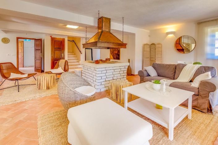 Image No.7-4 Bed Property for sale