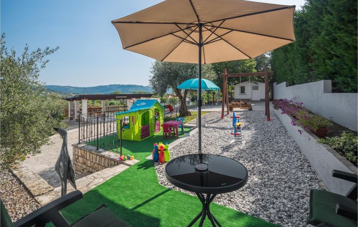 Image No.17-9 Bed Property for sale