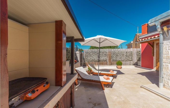 Image No.9-9 Bed Property for sale