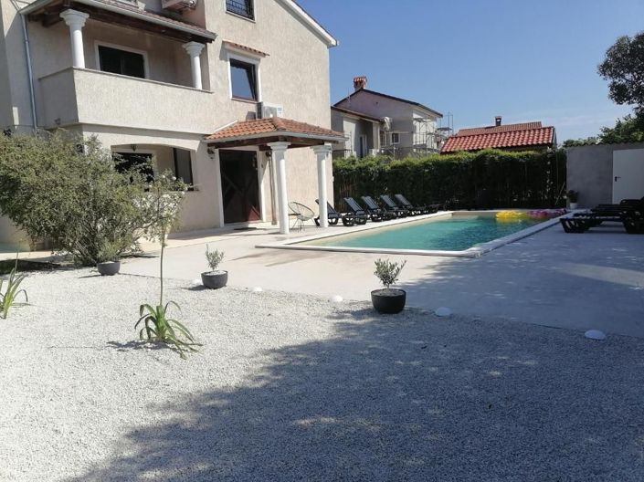Image No.1-8 Bed Property for sale