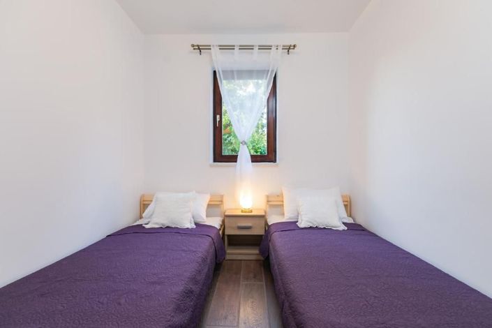 Image No.19-8 Bed Property for sale