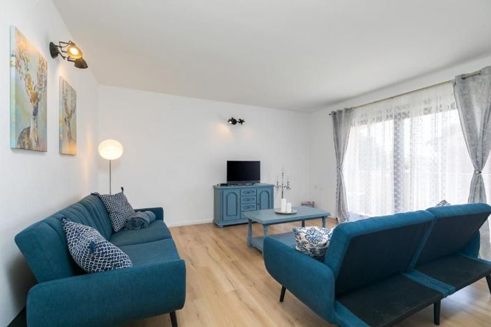 Image No.8-8 Bed Property for sale