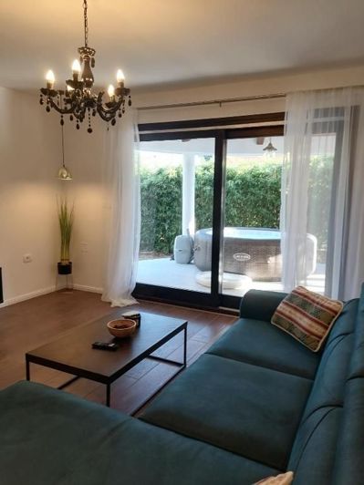 Image No.9-8 Bed Property for sale