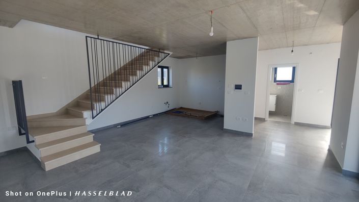 Image No.9-3 Bed Property for sale