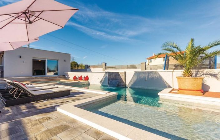 Image No.10-4 Bed Property for sale