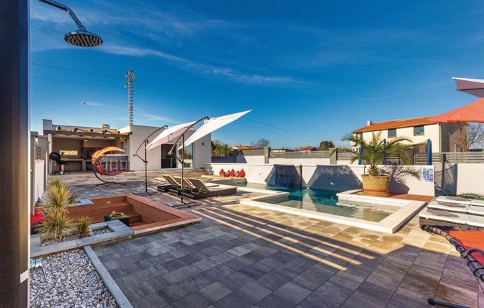 Image No.11-4 Bed Property for sale