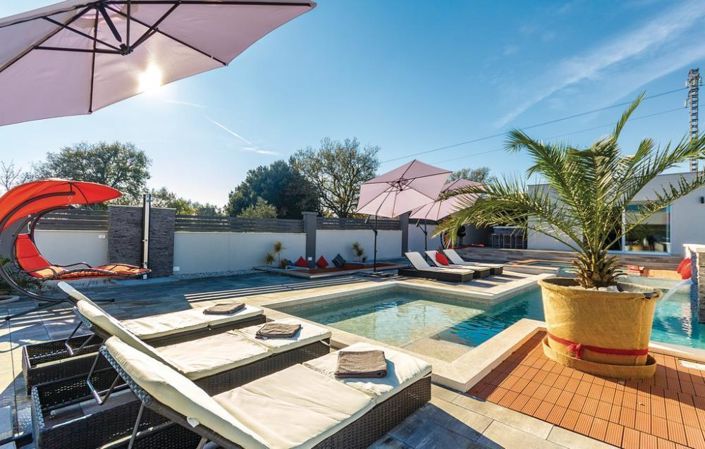 Image No.12-4 Bed Property for sale