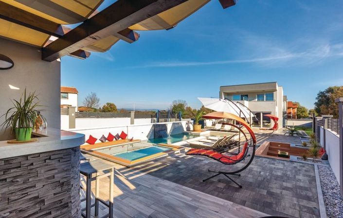 Image No.15-4 Bed Property for sale