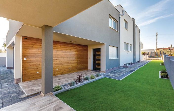 Image No.18-4 Bed Property for sale