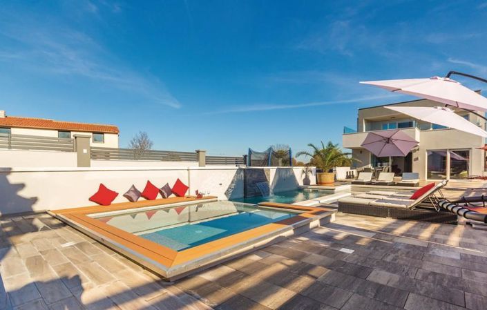 Image No.2-4 Bed Property for sale