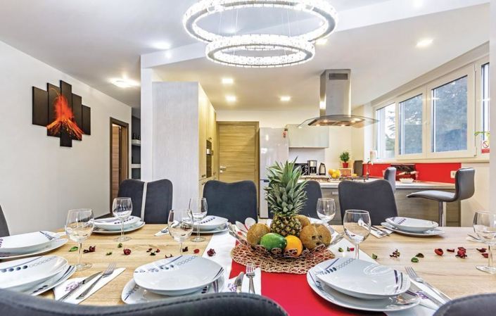 Image No.24-4 Bed Property for sale