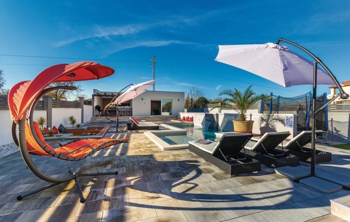 Image No.4-4 Bed Property for sale