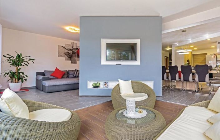 Image No.6-4 Bed Property for sale