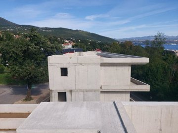 27605-229679