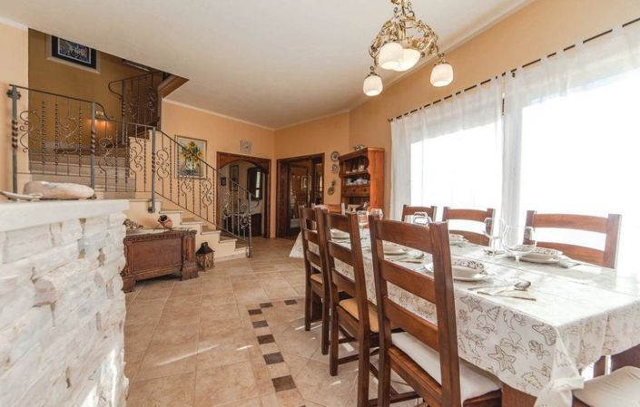 Image No.7-4 Bed Property for sale