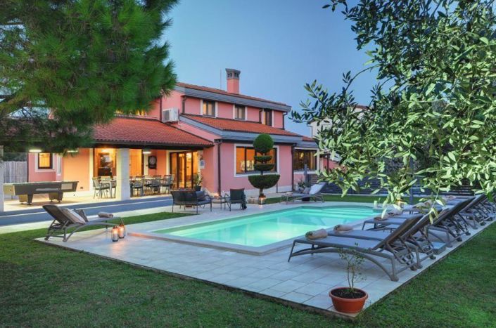Image No.1-6 Bed Property for sale