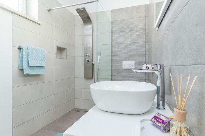 Image No.11-7 Bed Property for sale