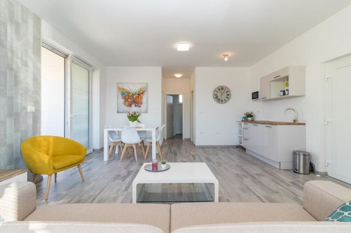 Image No.7-7 Bed Property for sale