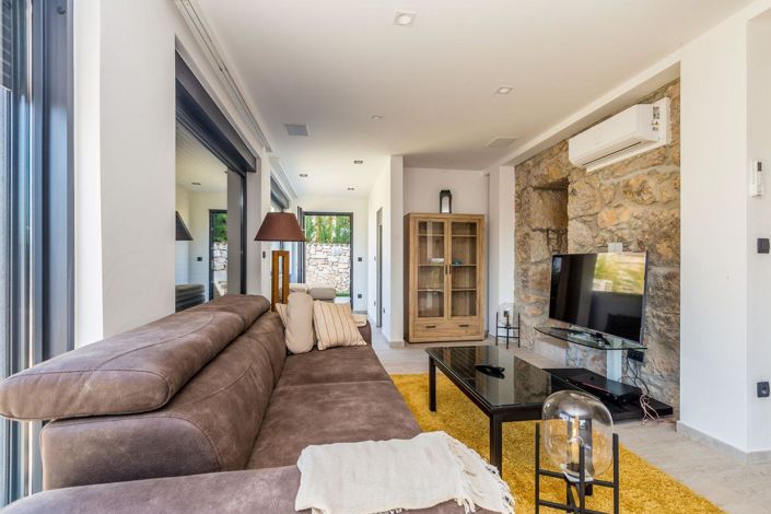 Image No.6-3 Bed Property for sale