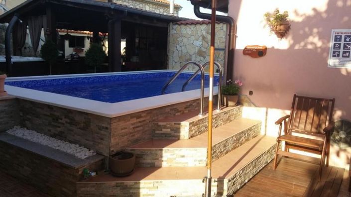 Image No.18-15 Bed Property for sale